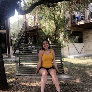 Meet your Posher, Alexis